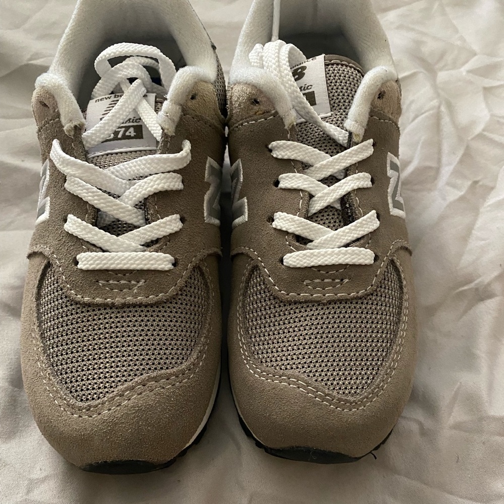 Kids New Balance 574 Classic size 10 Grey
